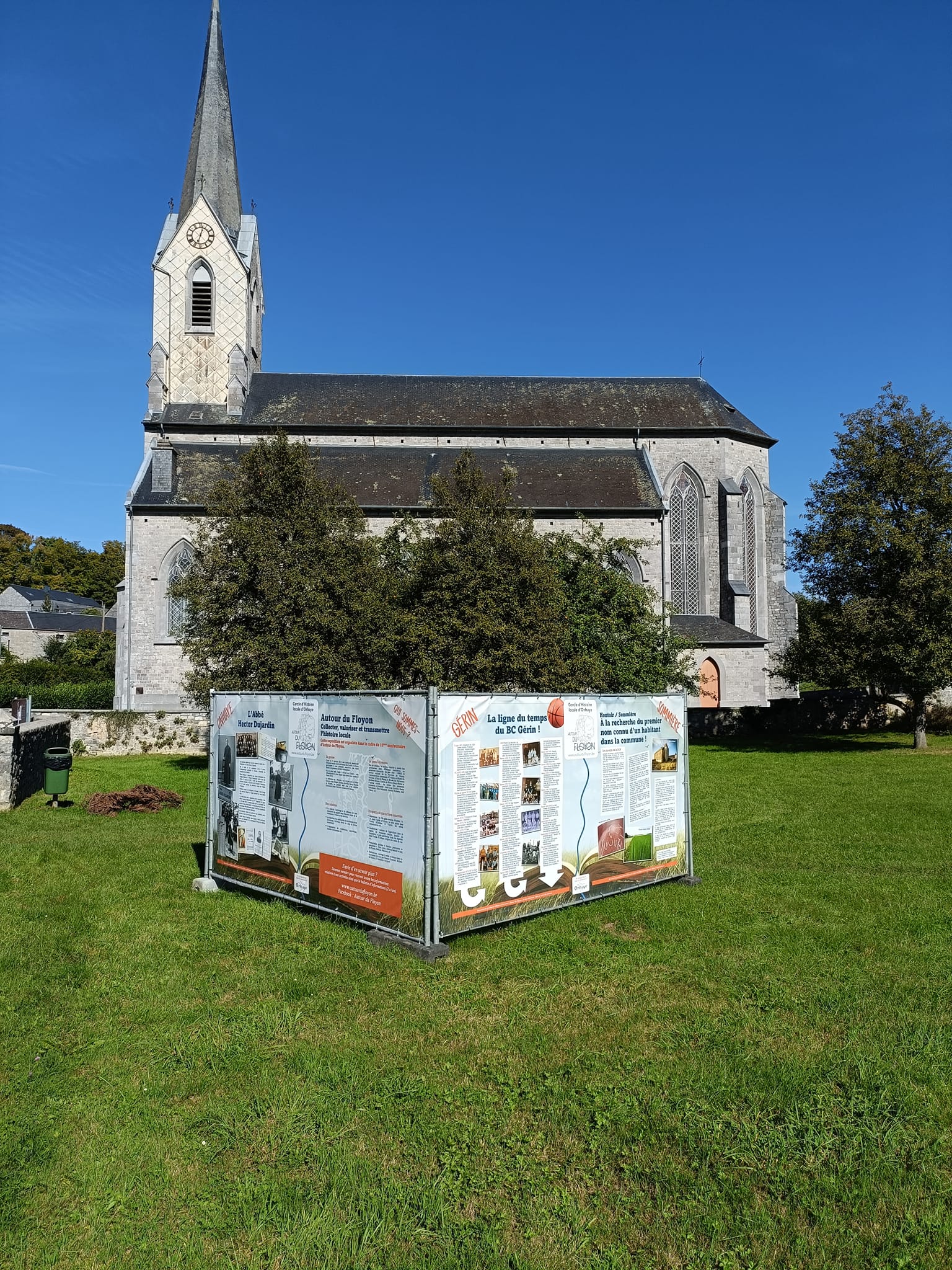 Visuel d’archive de l’exposition itinérante du dixième anniversaire.
